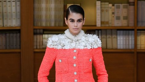 „Chanel“ 2019–2020 m. rudens ir žiemos aukštosios mados kolekcijos modelis