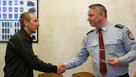 Už pilieti&scaron;kumą Klaipėdos policija apdovanojo Vitalijų Armalį