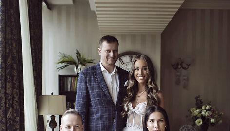 Viktorija Siegel, Danielius Bunkus, Laurynas Suodaitis, geriausia Viktorijos draugė Monika 