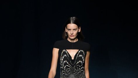 &bdquo;Givenchy&ldquo; 2019 m. pavasario ir vasaros kolekcijos modelis