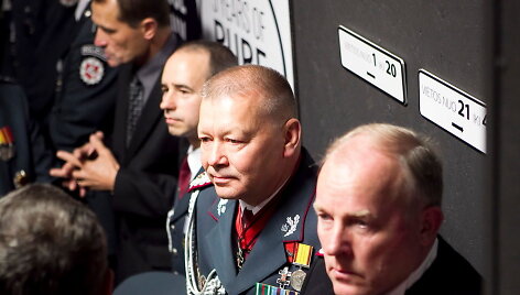 Vytautas Grigaravičius (centre)
