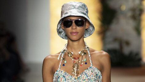 &bdquo;Anna Sui&ldquo; 2019 m. pavasario ir vasaros kolekcijos modelis