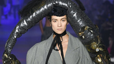 &bdquo;Vivienne Westwood&ldquo; 2020 m. pavasario ir vasaros kolekcijos modelis