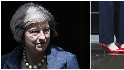 Theresa May neslepia savo susižavėjimo dailiais bateliais