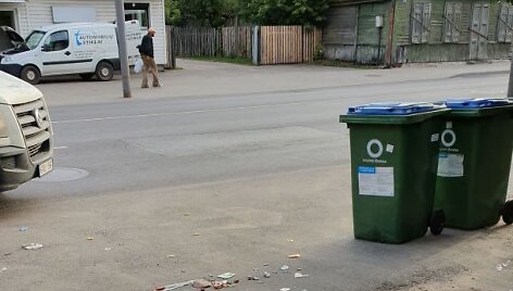 Atliekų konteineriai Jurbarko gatvėje