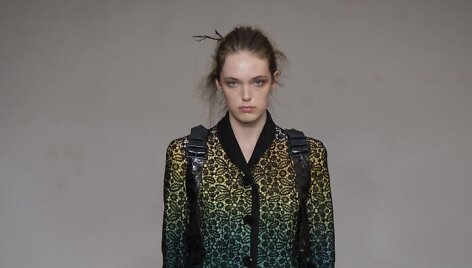 &bdquo;Olivier Theyskens&ldquo; 2019 m. pavasario ir vasaros kolekcijos modelis