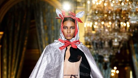 &bdquo;Vivienne Westwood&ldquo; 2020&ndash;2021 m. rudens ir žiemos kolekcijos modelis