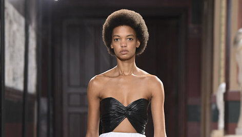 &bdquo;Gabriela Hearst&ldquo; 2021 m. pavasario ir vasaros kolekcijos modelis