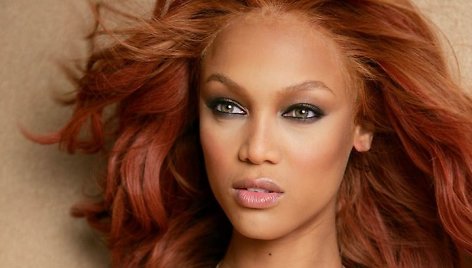 Tyra Banks su 10 mln. JAV dolerių kainuojančia „Heavenly 70 Fantasy Bra“ liemenėle (2004 m.)