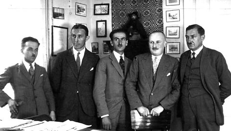 Jano Jaskevičiaus prototipas Józefas Mackiewiczius (centre) su prieš karą Vilniuje leisto žurnalo „Słowo“ bendradarbiais.