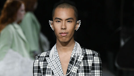 &bdquo;Prabal Gurung&ldquo; 2020&ndash;2021 m. rudens ir žiemos kolekcijos modelis