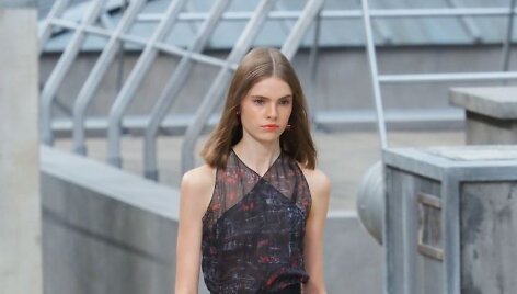 &bdquo;Chanel&ldquo; 2020 m. pavasario ir vasaros kolekcijos modelis