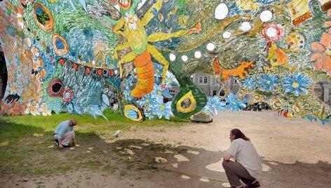 Drugys &ndash; viena i&scaron; festivalio instaliacijų