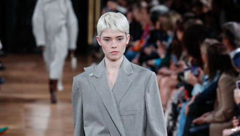 &bdquo;Stella McCartney&ldquo; 2020&ndash;2021 m. rudens ir žiemos kolekcijos modelis