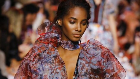 &bdquo;Elie Saab&ldquo; 2019 m. pavasario ir vasaros kolekcijos modelis