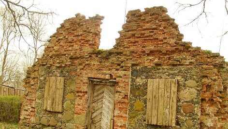 &Scaron;ateikų dvaro sodybos ledainės liekanos
