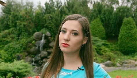 Realybės &scaron;ou &bdquo;2 barai&ldquo; dalyvė Simona