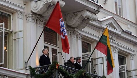 Vasario 16-osios minėjimas prie Lietuvos nepriklausomybės signatarų namų Vilniuje