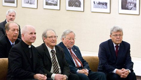 2013-ųjų metų Laisvės  premijos laureatas Sigitas Tamkevičius ir pirmasis, 2011-ųjų metų Laisvės premijos laureatas Sergejus Kovaliovas Laisvės gynėjų dienos minėjime Seime 2012-aisiais.