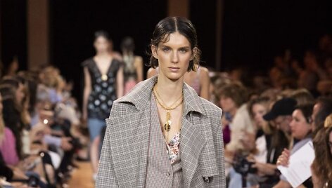 &bdquo;Paco Rabanne&ldquo; 2019 m. pavasario ir vasaros kolekcijos modelis