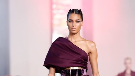 &bdquo;Elie Saab&ldquo; 2019&ndash;2020 m. rudens ir žiemos auk&scaron;tosios mados kolekcijos modelis