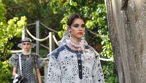 &bdquo;Chanel&ldquo; 2018 m. pavasario ir vasaros kolekcijos modelis