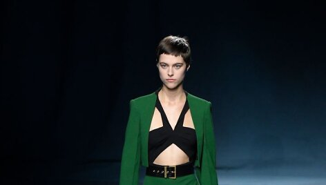 &bdquo;Givenchy&ldquo; 2019 m. pavasario ir vasaros kolekcijos modelis