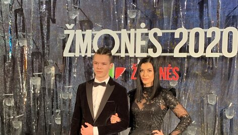 Laura Imbrasienė su sūnumi Mantu