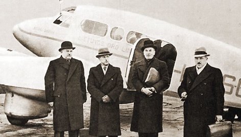 Lietuvos delegacija į Maskvą 1939 m. (Jonas Norkaitis, Stasys Raštikis, Juozas Urbšys, Kazys Bizauskas)