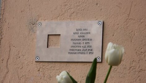 Sankt Peterburge atidengtas atminimo ženklas ra&scaron;ytojui Juozui Jurkūnui