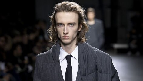 &bdquo;Dries Van Noten&ldquo; 2019&ndash;2020 m. rudens ir žiemos kolekcijos modelis
