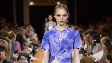 &bdquo;Paco Rabanne&ldquo; 2019 m. pavasario ir vasaros kolekcijos modelis