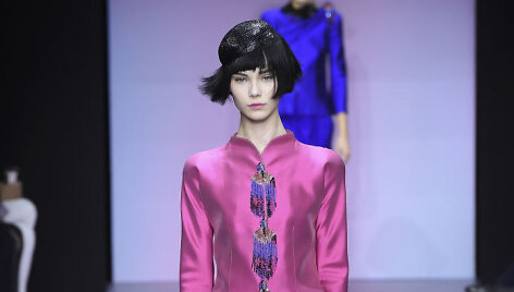 &bdquo;Giorgio Armani Priv&eacute;&ldquo; 2020 m. pavasario ir vasaros kolekcijos modelis