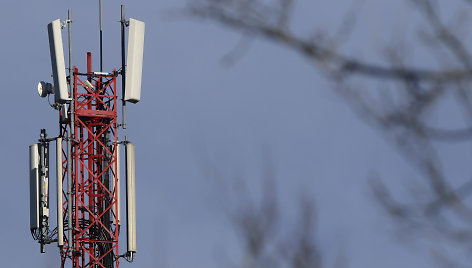 Mobiliojo ryšio bokštas su antenomis