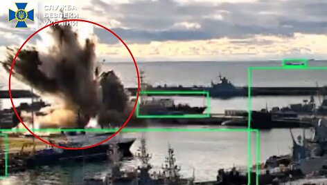 Ukrainos jūriniai dronai smūgiavo Rusijos povandeniniam laivui 