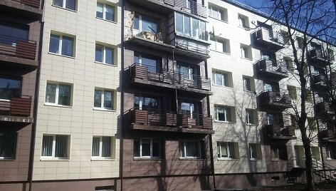 Vienas renovuojamo namo gyventojas neleidžia i&scaron;ardyti balkono įstiklinimo, tai padaryti jį įpareigojo teismas