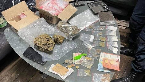 Kauno garaže nesėkmingai bandyta slėpti narkotines medžiagas