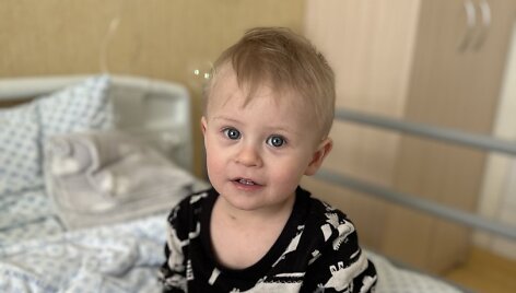 1,5 metų Adomas serga akies vėžiu, kuris Lietuvoje negydomas