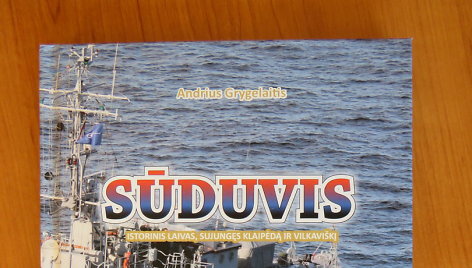 Išleista nauja knyga apie karinį laivą „Sūduvis“