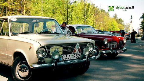 Dzūkijos senovinių automobilių klubas atidarė sezoną