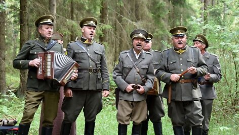 &Scaron;imtai žmonių pagerbė Auk&scaron;taitijos partizanus. 