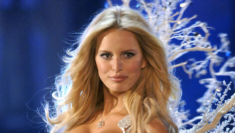 Karolina Kurkova su 6,5 mln. JAV dolerių kainuojančia &bdquo;Hearts On Fire Diamond Fantasy Bra&ldquo; liemenėle (2006 m.)