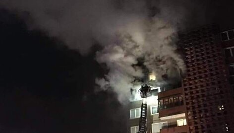 Žardininkų gatvės devinauk&scaron;tyje Kalėdų vakarą kilo gaisras. 