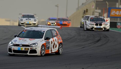 &bdquo;R8 Motorsport&ldquo; komanda Dubajaus 24 val. lenktynėse