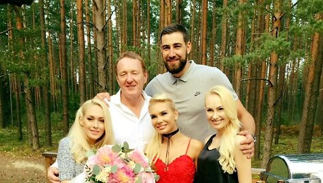 Oksana Pikul-Jasaitienė, Tautvydas Bar&scaron;tys, Jonas Valančiūnas, Eglė Valančiūnienė, Edita Lavrinovič