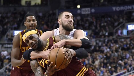 LeBronas Jamesas ir Jonas Valančiūnas