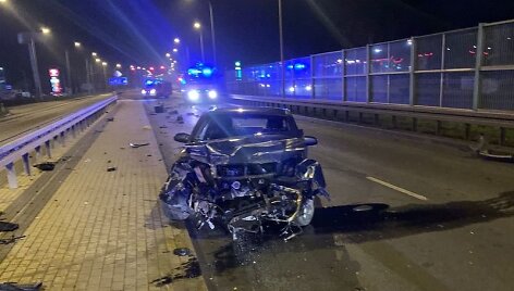 Vairuotojo i&scaron; Lietuvos sukeltos avarijos padariniai &ndash; sudaužyta &bdquo;Audi&ldquo;