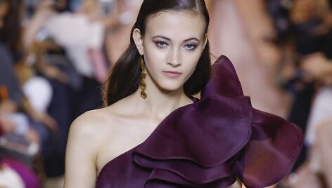 &bdquo;Elie Saab&ldquo; kolekcijos modelis