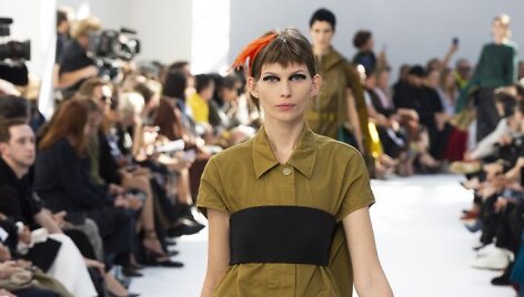 &bdquo;Dries Van Noten&ldquo; 2019 m. pavasario ir vasaros kolekcijos modelis