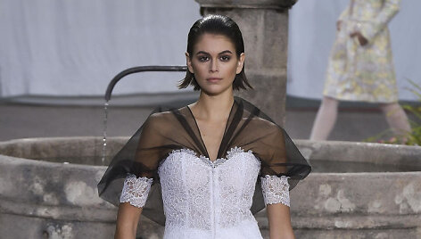 &bdquo;Chanel&ldquo; 2020 m. pavasario ir vasaros kolekcijos modelis